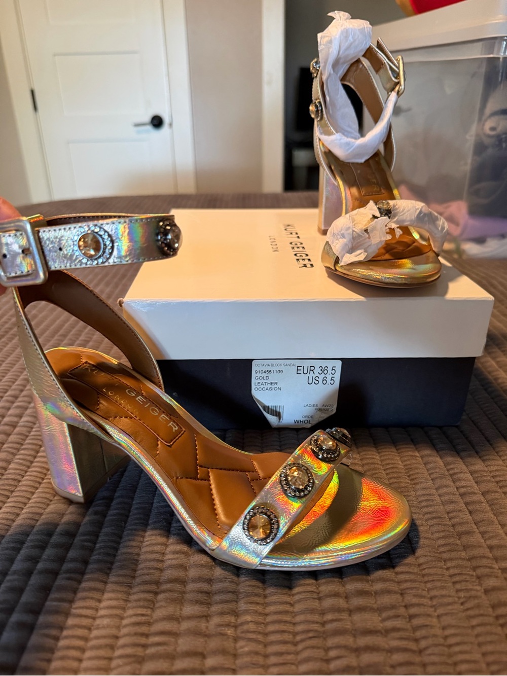 🆕 Kurt Geiger Octavia Gold Holographic Block Heel Sandals